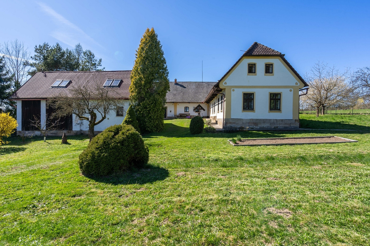 Prodej domu 600 m² s pozemkem 3 100 m²