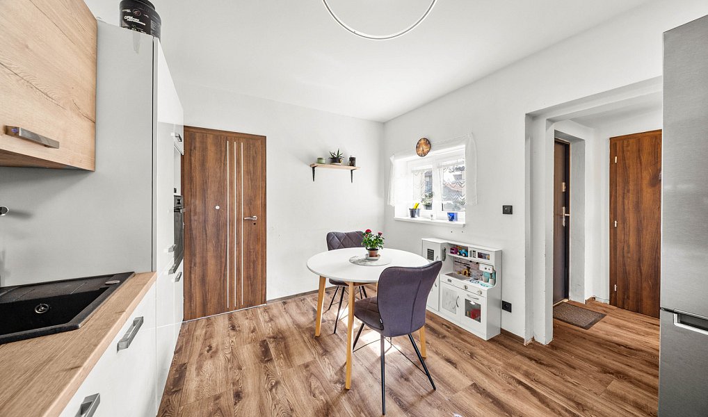 Prodej domu 56 m² s pozemkem 1 044 m², Tišice – náhled fotky 9