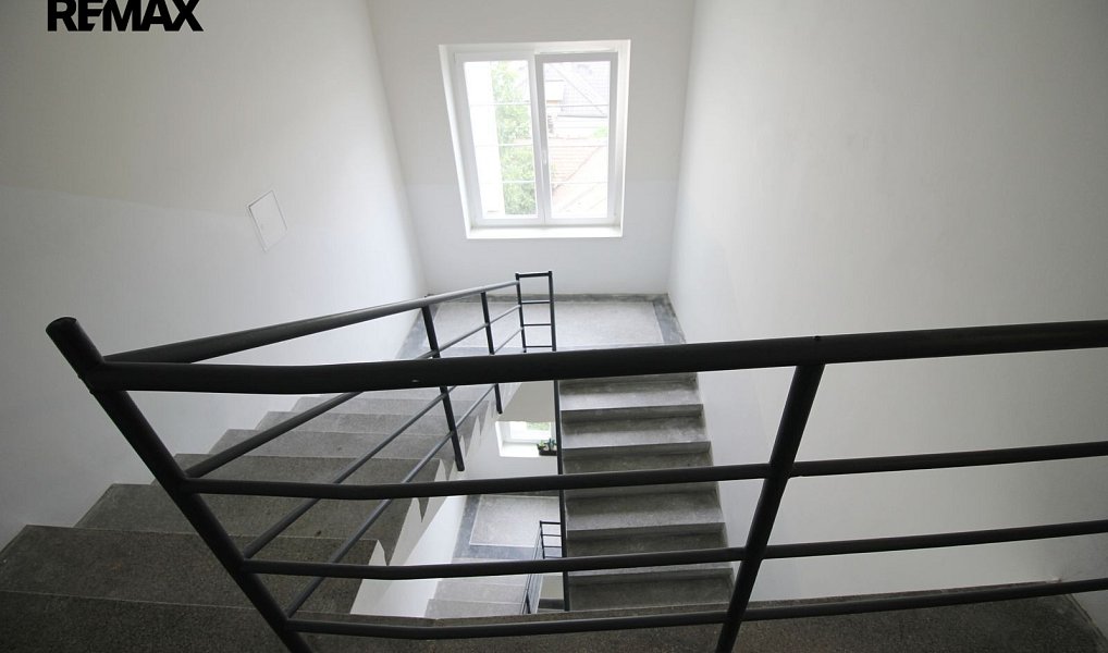 Pronájem bytu 1+kk 34 m², Kolín – náhled fotky 11