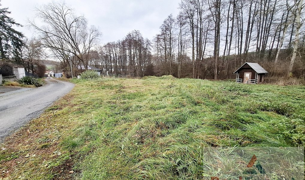Prodej stavebního pozemku 1 000 m², Nové Dvory – náhled fotky 3