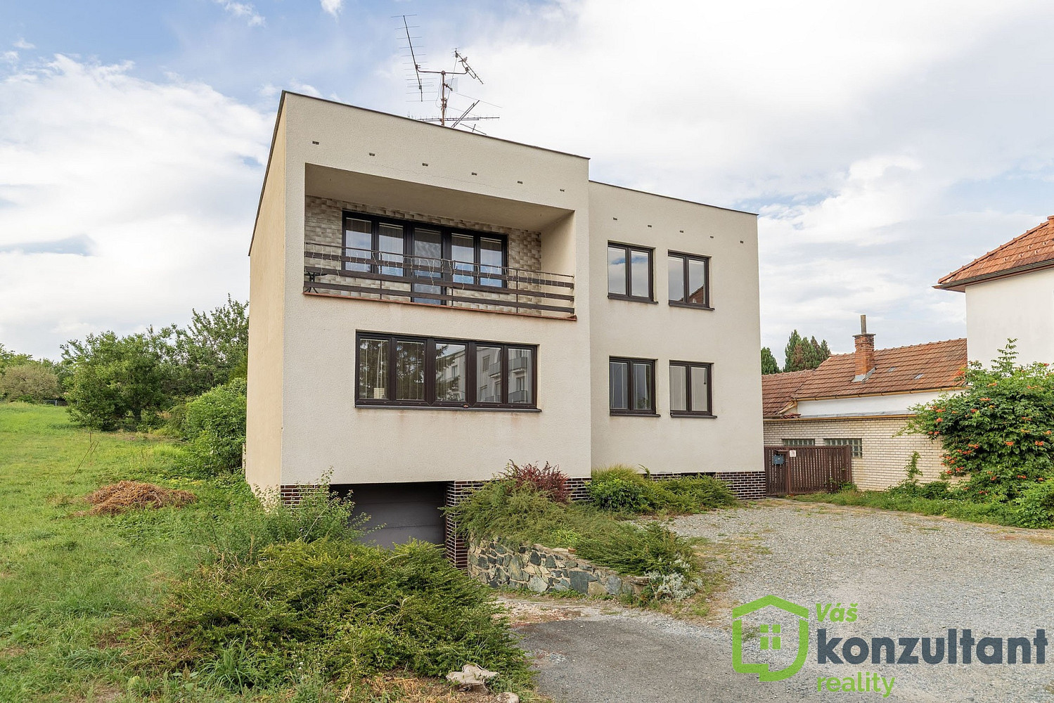 Prodej domu 313 m² s pozemkem 2 133 m²