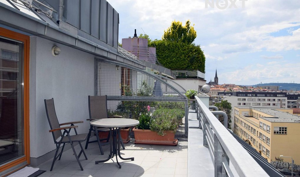 Pronájem bytu 2+kk 68 m², Praha – náhled fotky 2