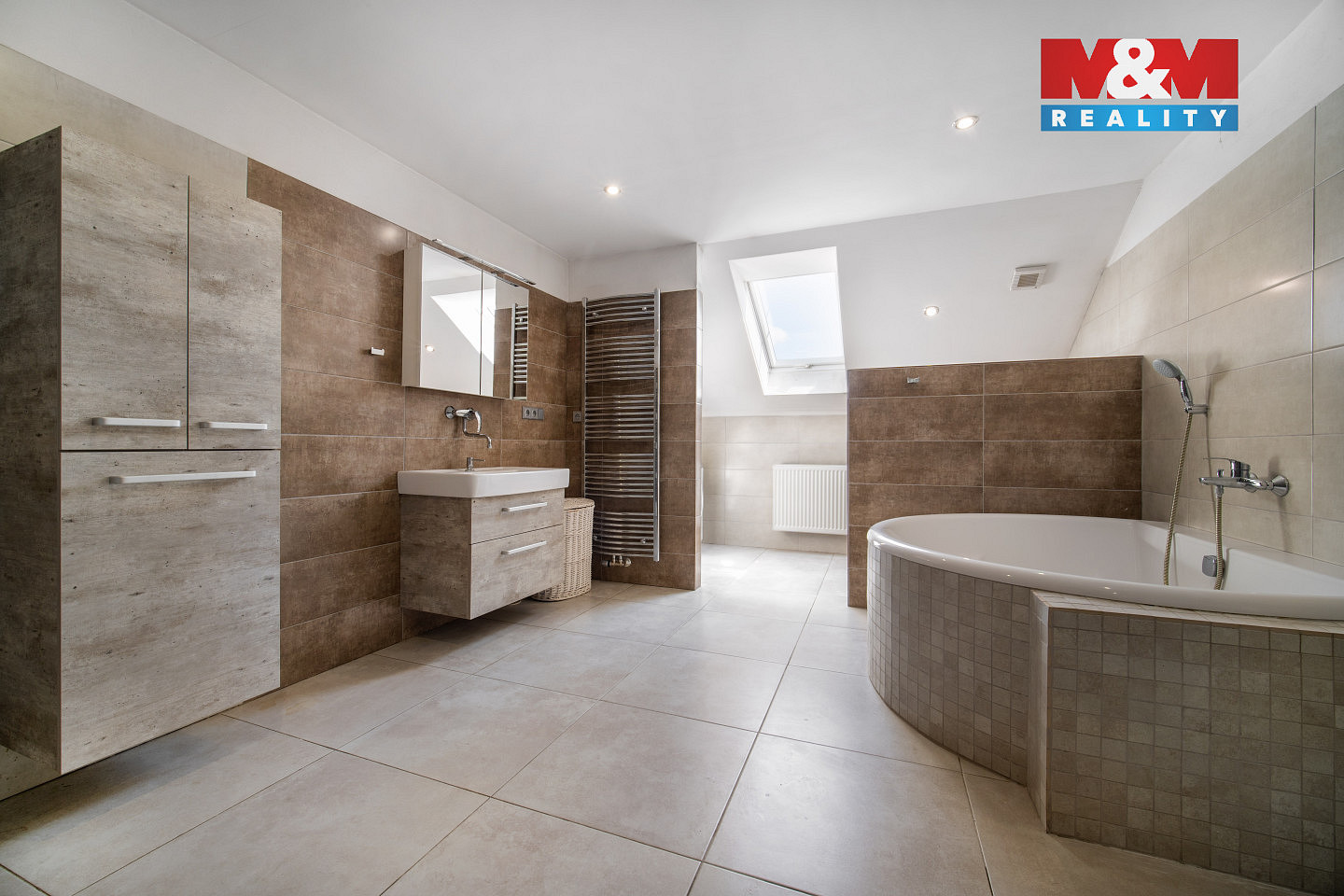 Prodej domu 290 m² s pozemkem 1 428 m² – fotografie 2