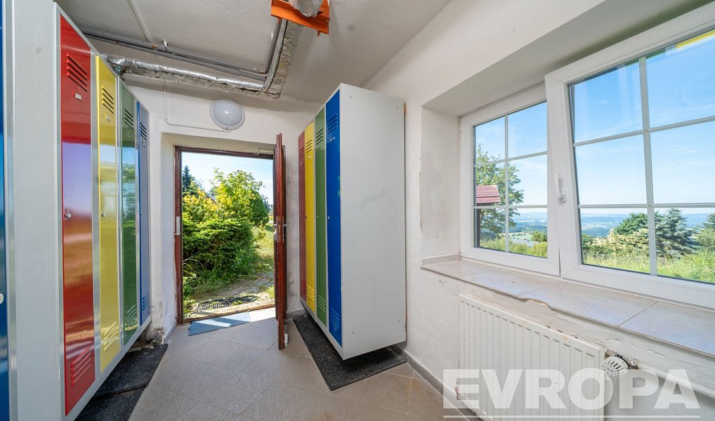 Prodej ubytovacího objektu 425 m², Benecko – náhled fotky 30