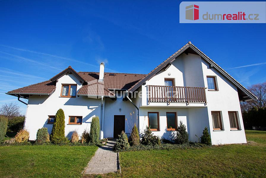 Prodej domu 253 m² s pozemkem 2 075 m²