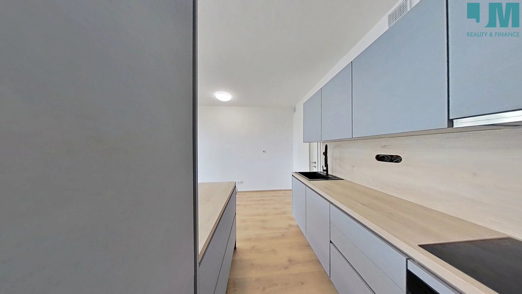 Pronájem bytu 1+kk 28 m² – fotografie 4