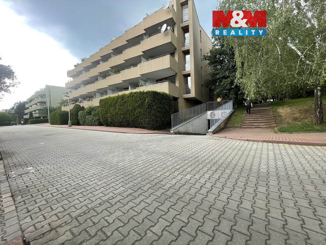 Pronájem garážového stání, 13 m2, praha 8, ul. k haltýři