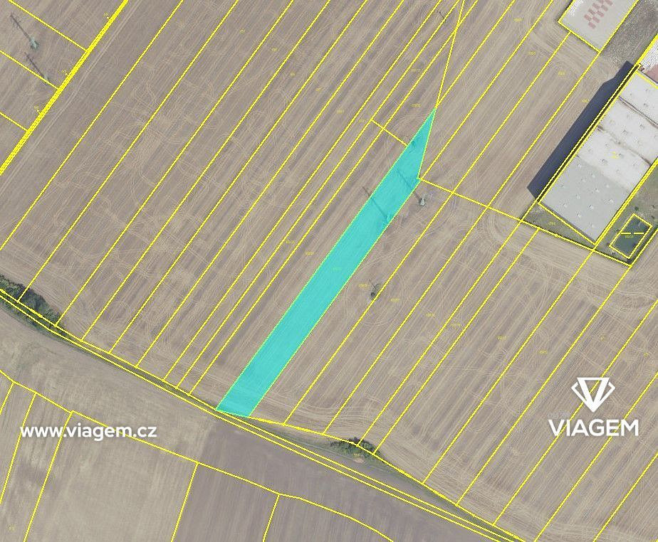 Prodej pole 2 495 m²