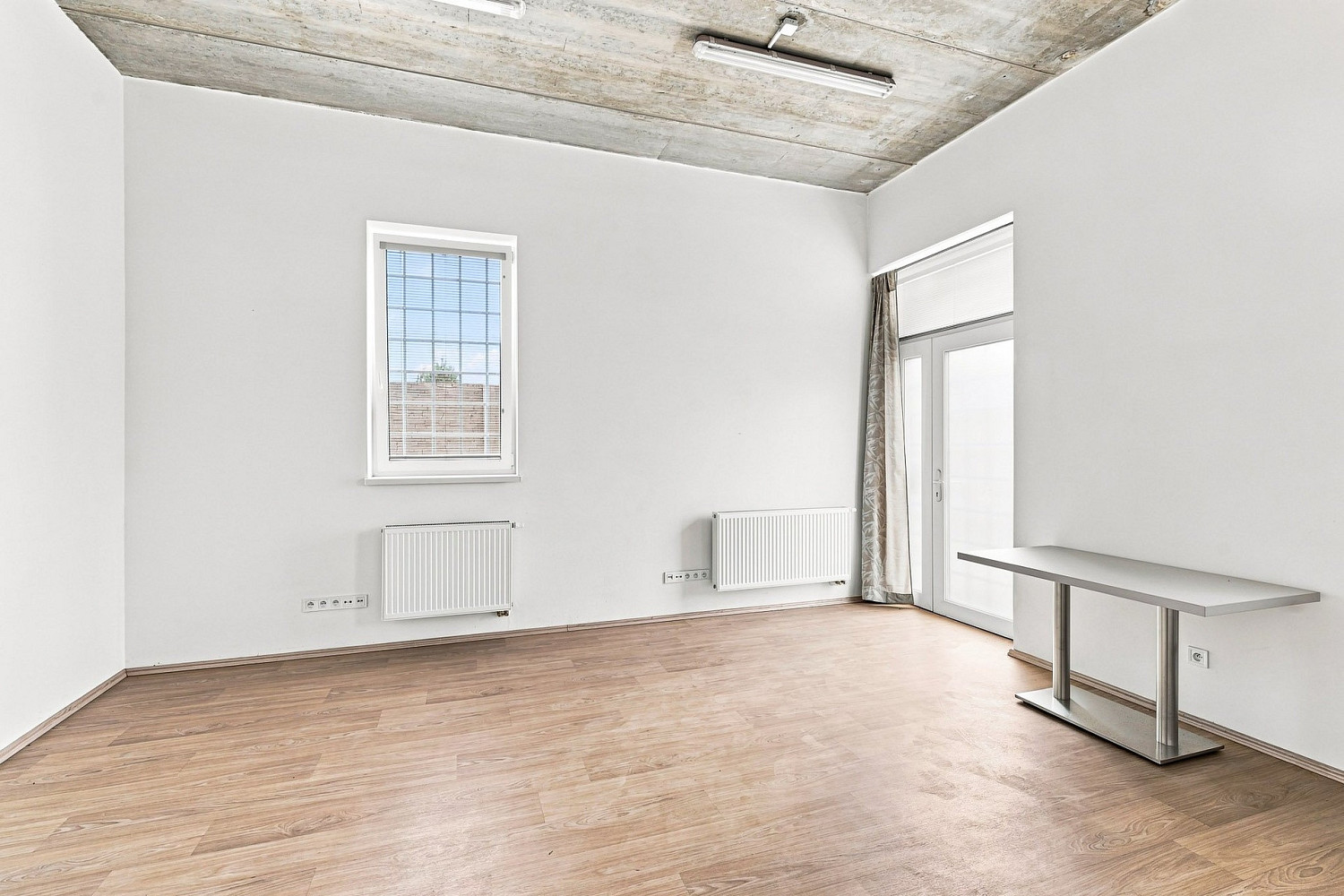 Pronájem kanceláře 34 m² – fotografie 3