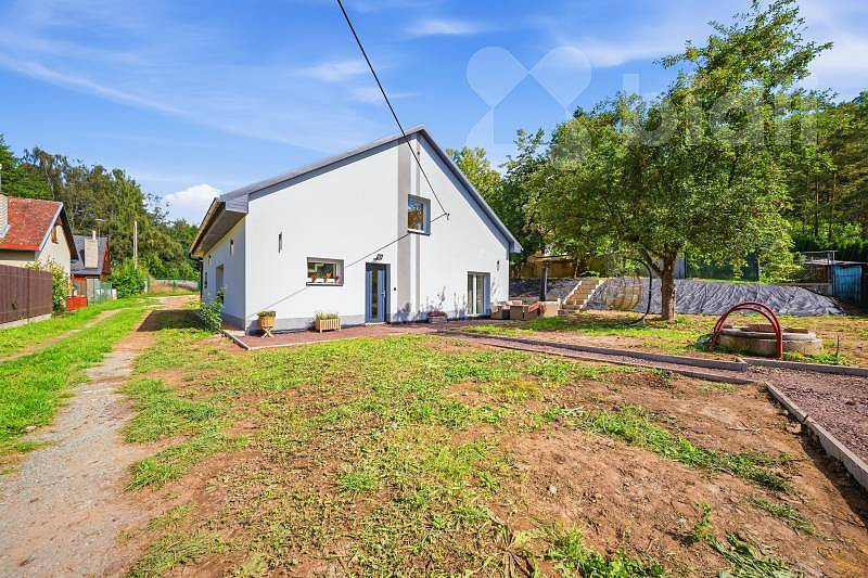 Prodej domu 210 m² s pozemkem 835 m² – fotografie 2