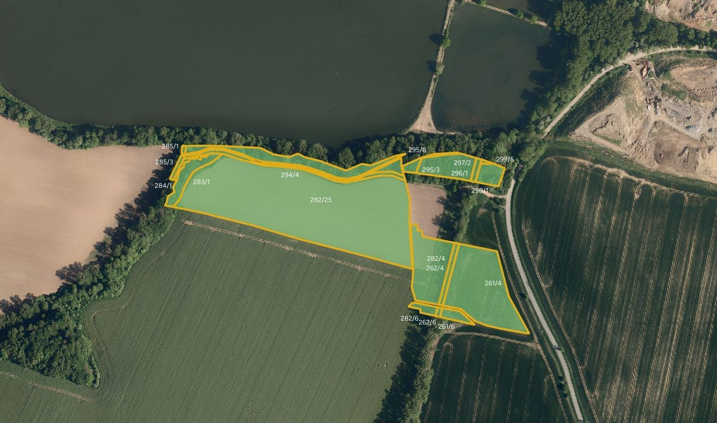 Prodej pole 81 531 m²