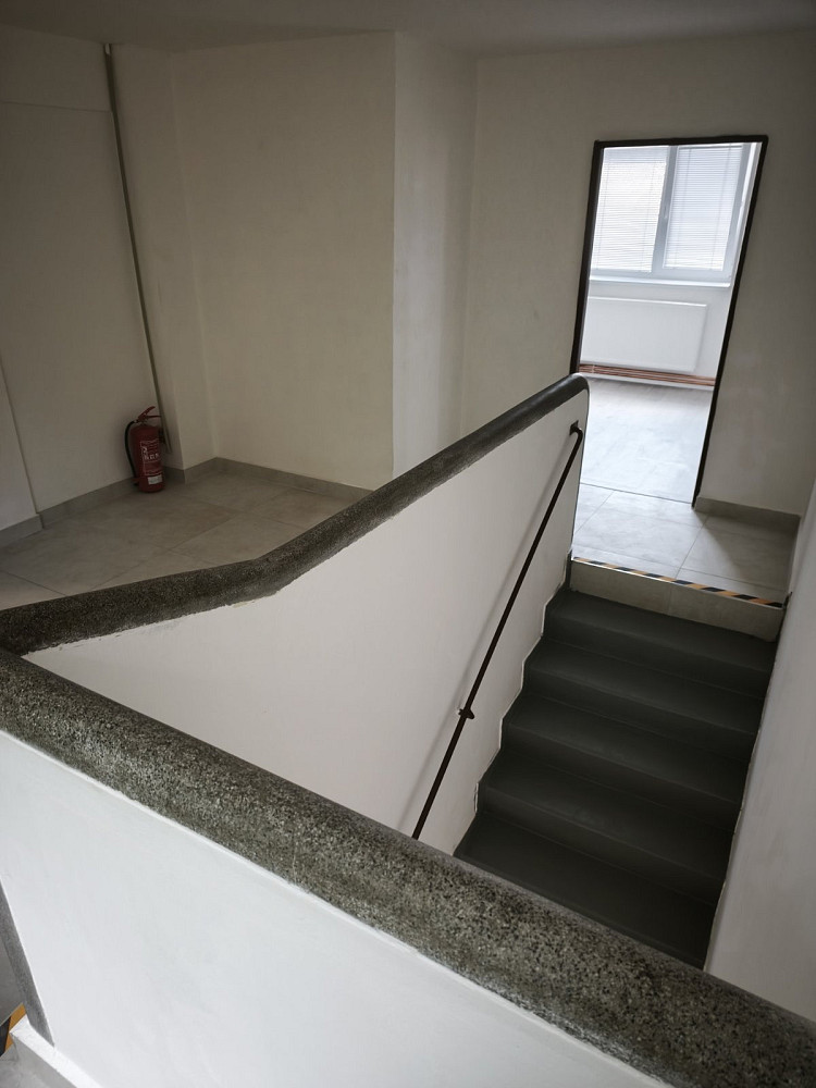 Pronájem kanceláře 249 m² – fotografie 2