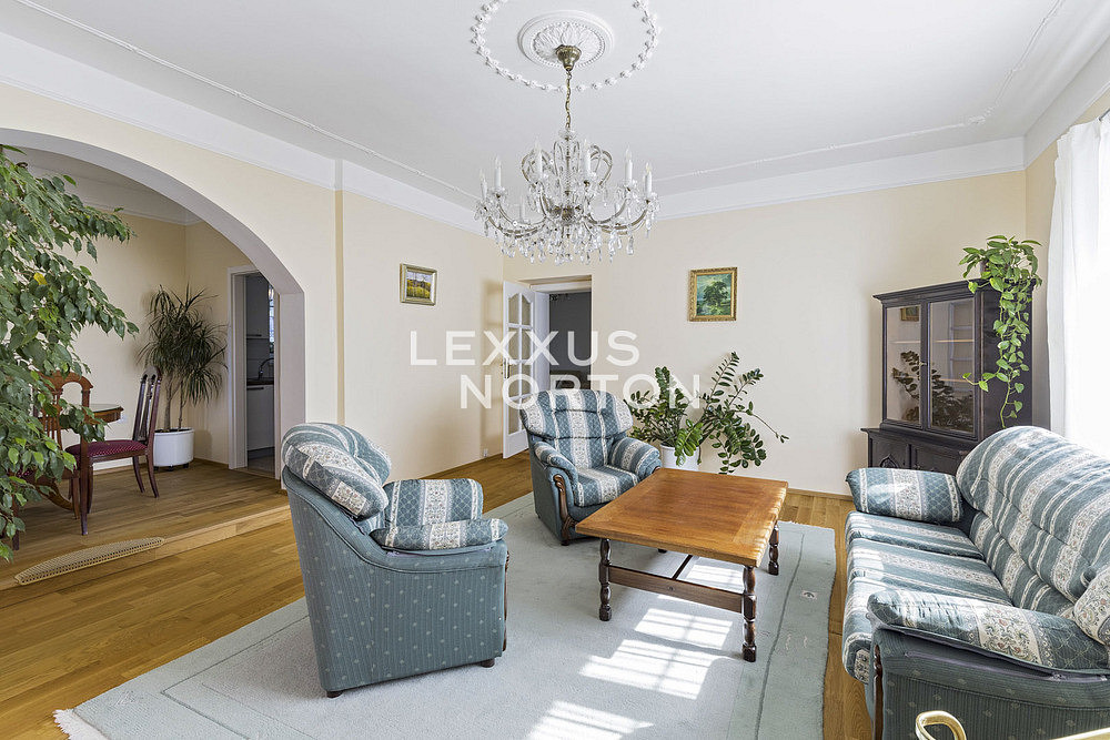 Pronájem domu 283 m² s pozemkem 375 m² — photo 2