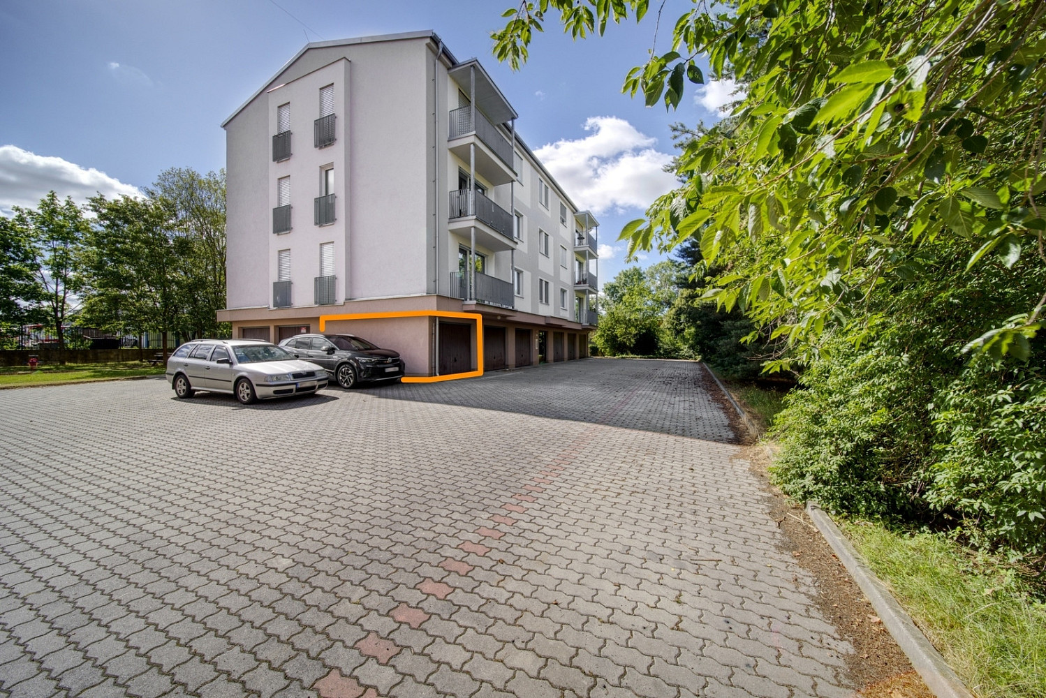 Garáž u dálnice d5, plzeň - černice — photo 3