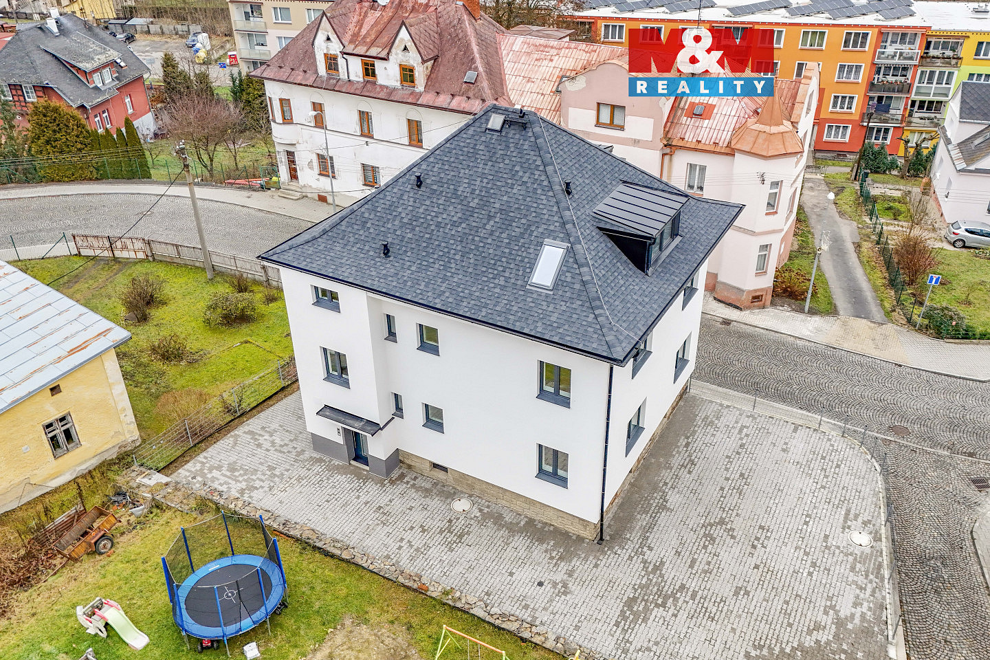 Prodej nájemního domu, činžáku 218 m²