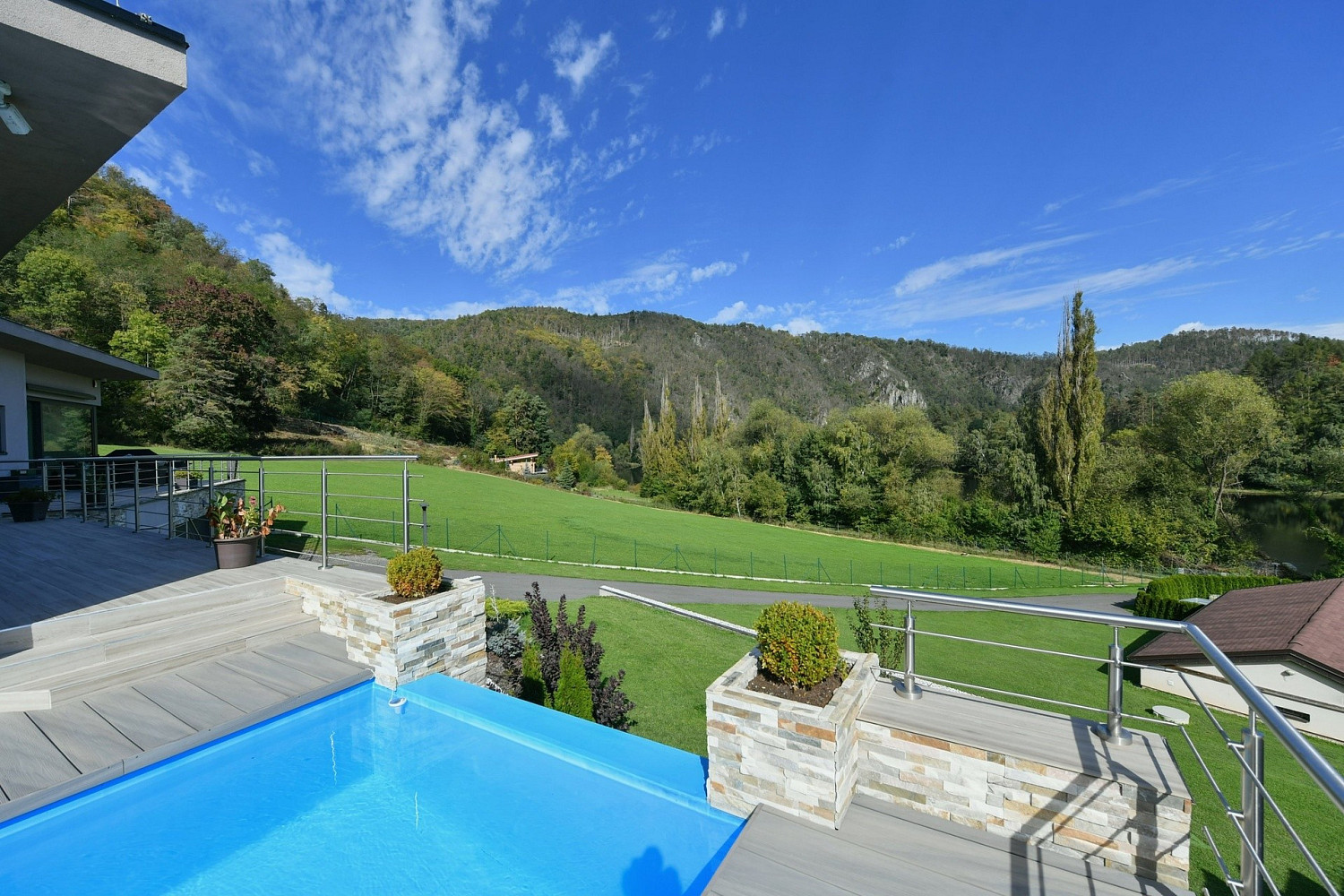 Prodej domu 190 m² s pozemkem 3 051 m²