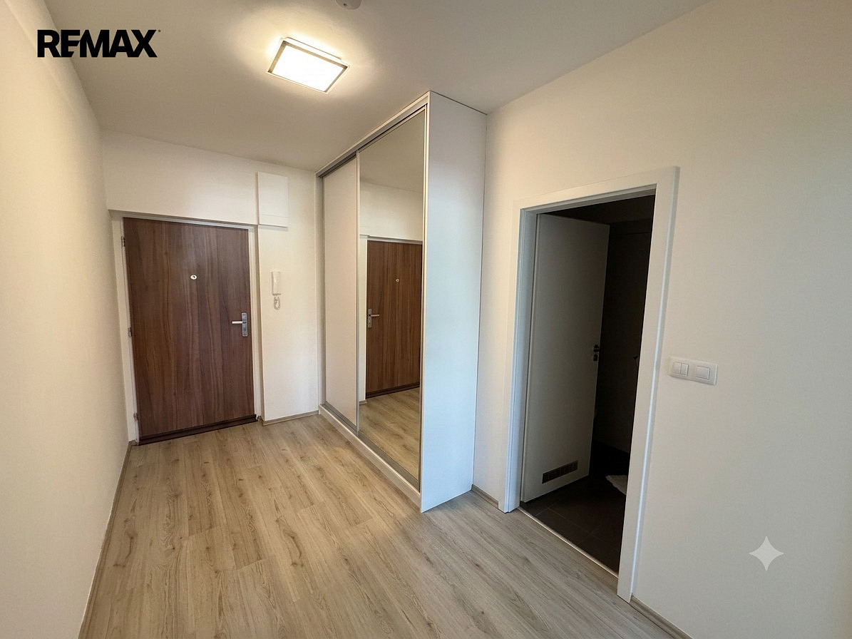 Pronájem bytu 2+kk 58 m² — photo 4