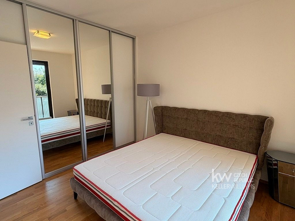Pronájem bytu 2+kk 82 m² – fotografie 3