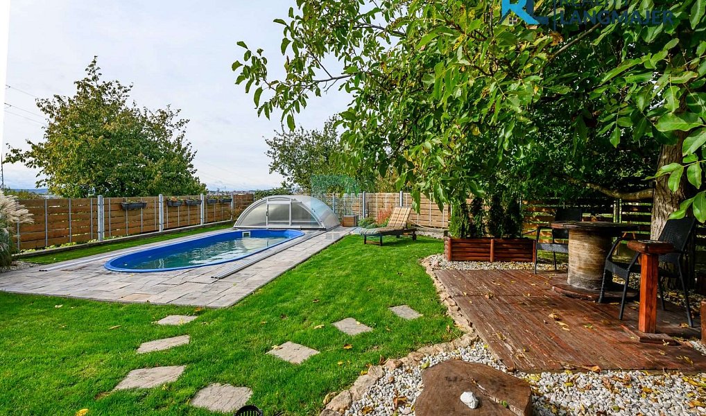 Prodej domu 183 m² s pozemkem 724 m², Plzeň – náhled fotky 52