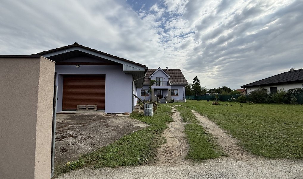 Prodej domu 200 m² s pozemkem 1 203 m², Kly – náhled fotky 38
