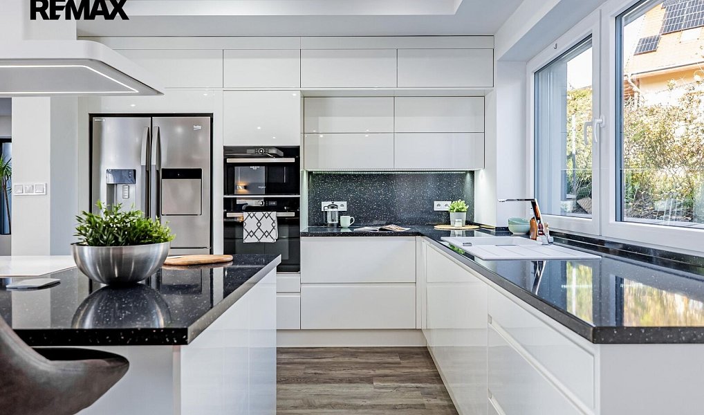Prodej domu 221 m² s pozemkem 1 036 m², Královice – náhled fotky 2