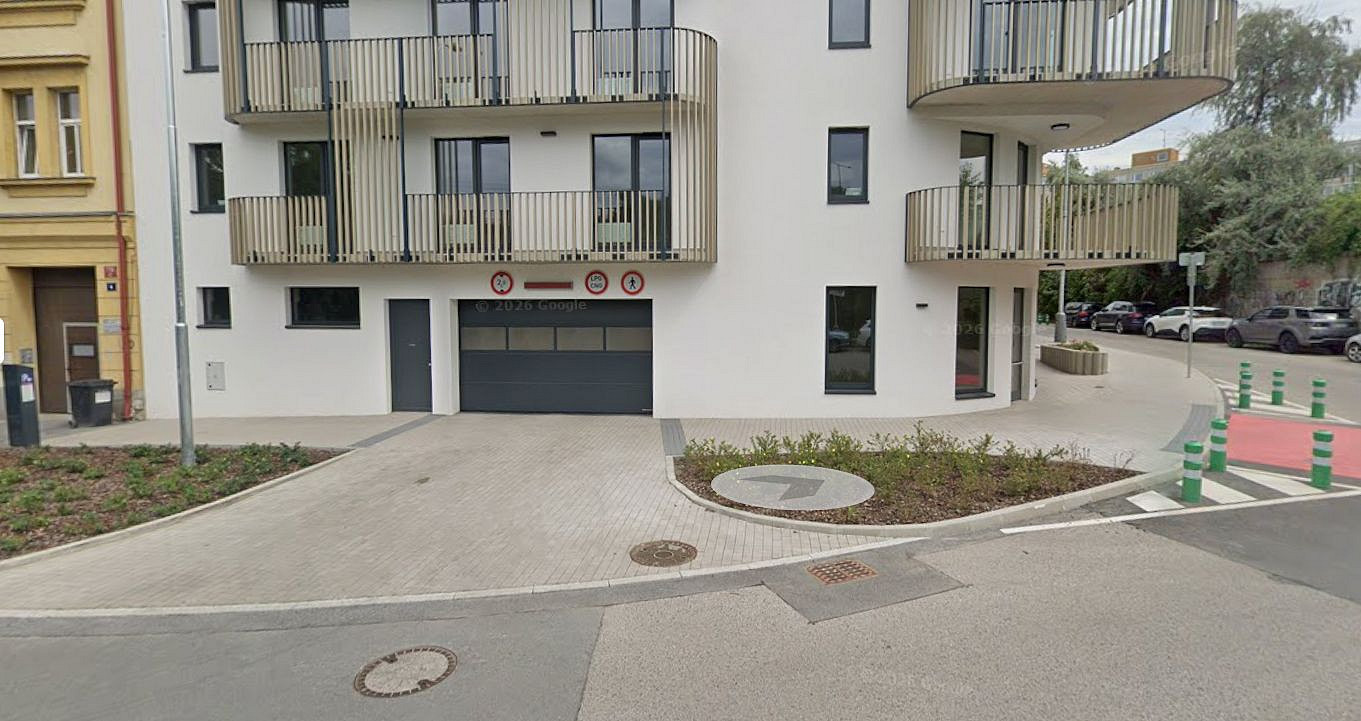 Pronajmeme garážové stání pod domem na ulici nad kolčavkou 2561/2b — photo 3