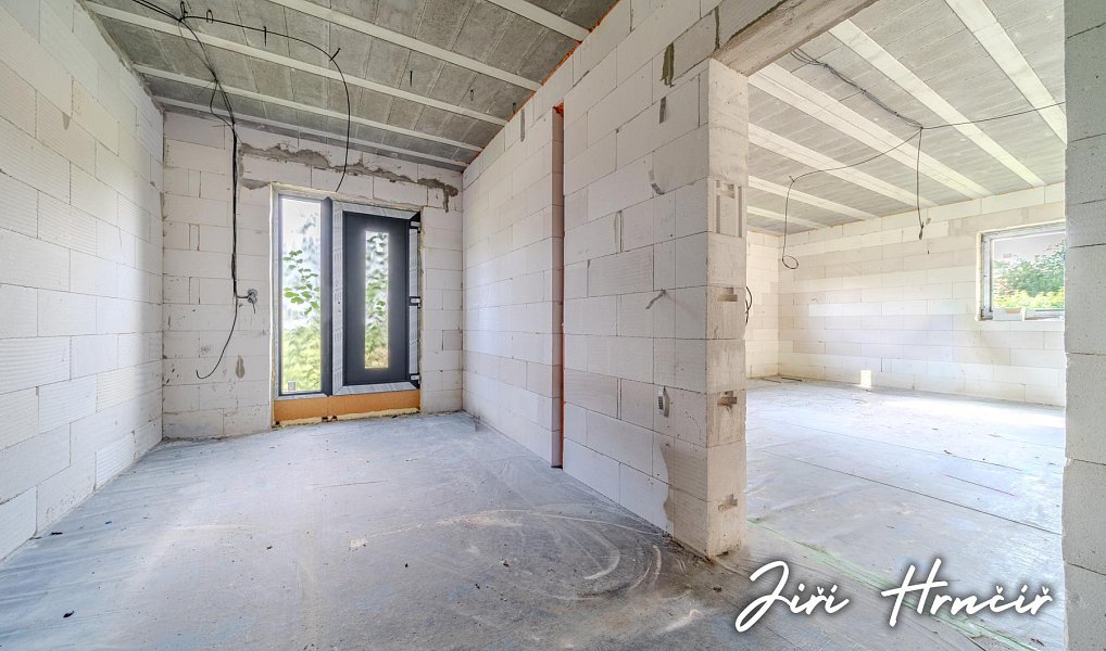 Prodej domu 313 m² s pozemkem 1 052 m², Nové Mitrovice – náhled fotky 24
