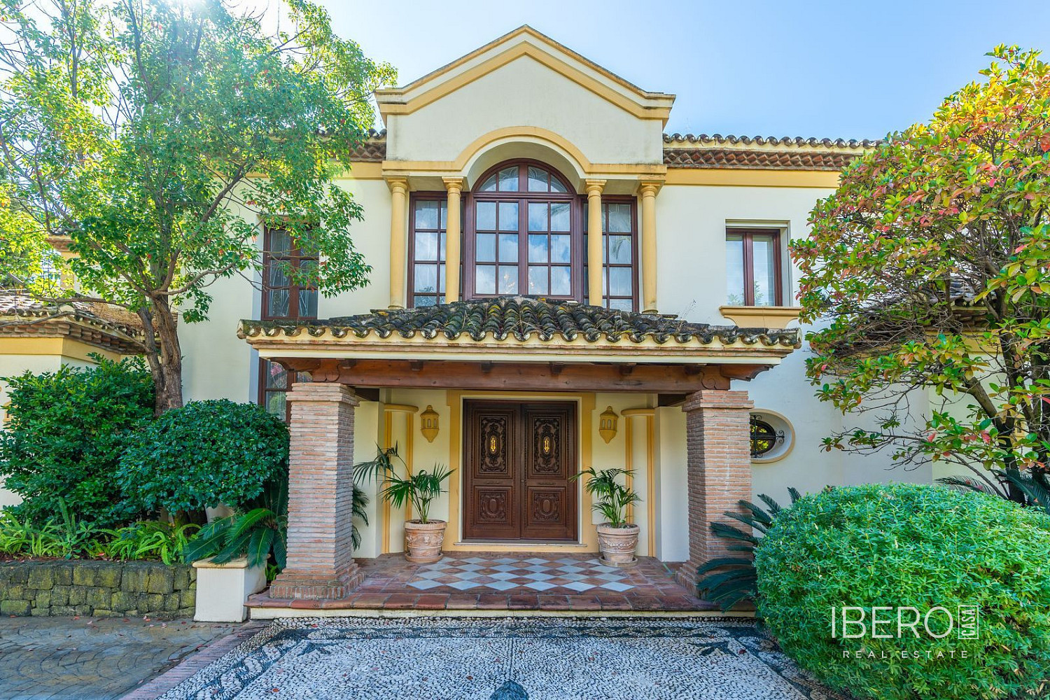 Prodej domu 985 m² s pozemkem 1 766 m² — photo 2