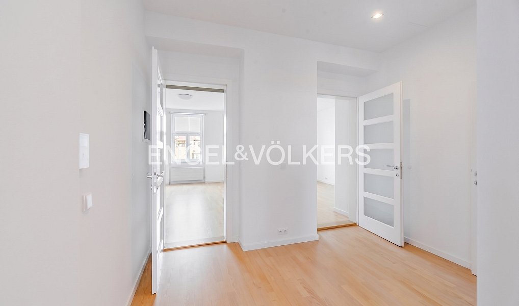 Pronájem bytu 6+kk 204 m², Praha – náhled fotky 12