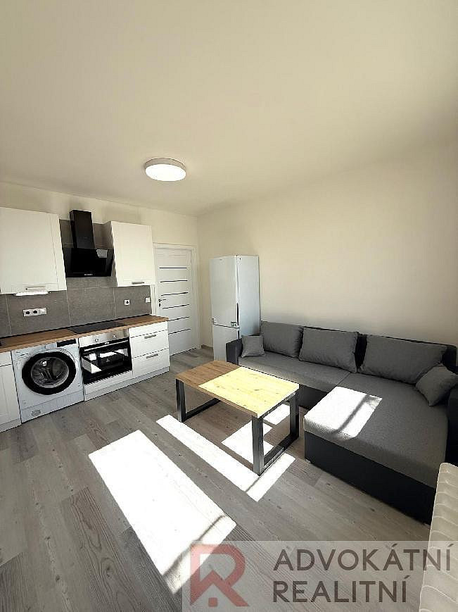 Pronájem bytu 2+kk 36 m² – fotografie 2