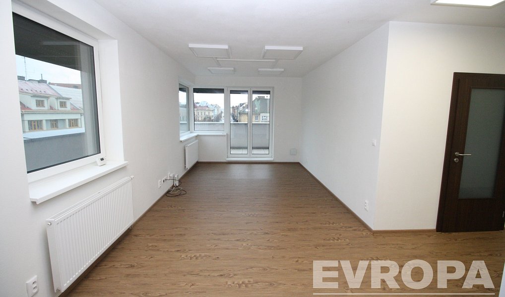 Pronájem kanceláře 81 m², Plzeň – náhled fotky 2