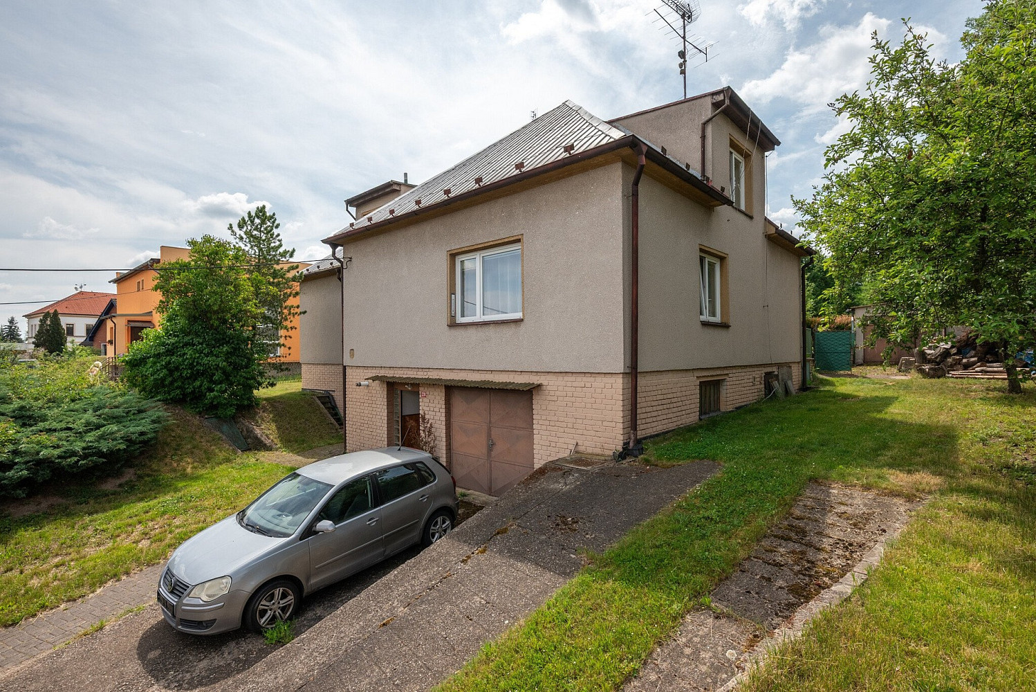 Prodej domu 250 m² s pozemkem 1 183 m²