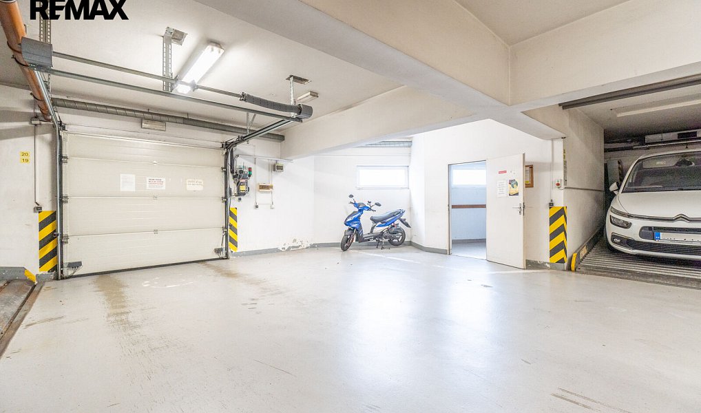 Prodej garážového stání 12 m2, Praha 8 - Libeň, Praha – náhled fotky 3