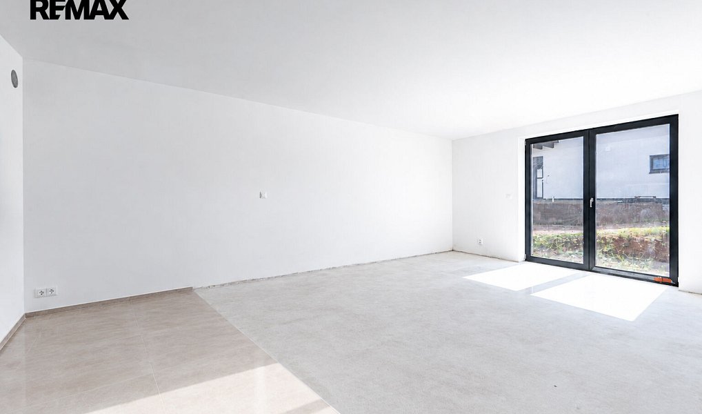 Prodej bytu 4+kk 91 m², Jince – náhled fotky 27