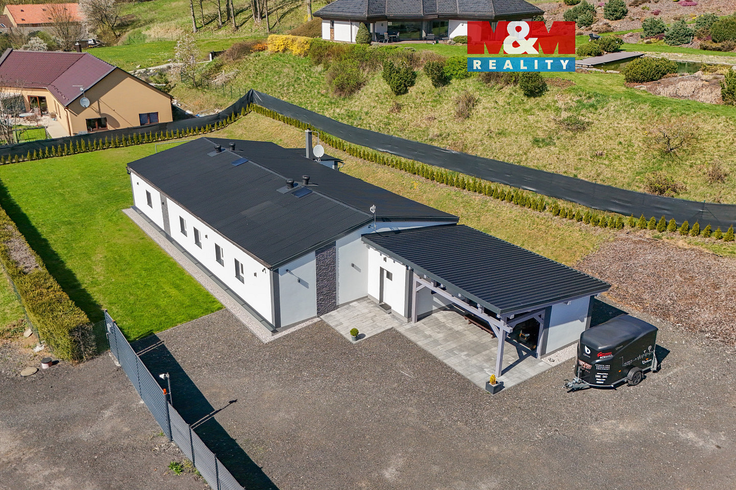 Prodej domu 193 m² s pozemkem 1 975 m²