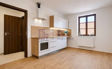 Pronájem bytu 1+kk 23 m², nám. Míru, Jindřichův Hradec - Jindřichův Hradec I