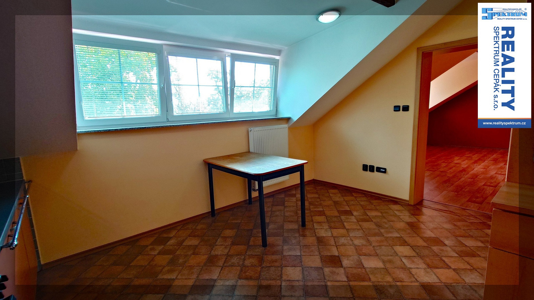 Pronájem bytu 2+kk 42 m² – fotografie 3