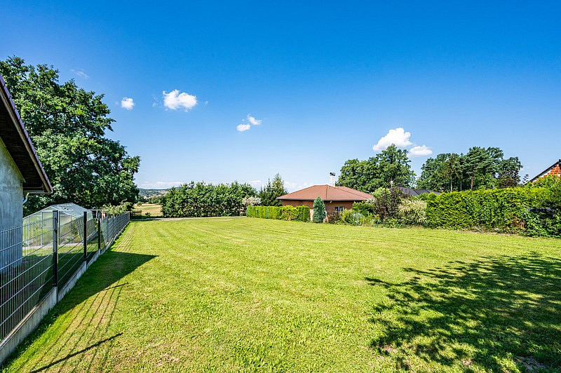 Prodej stavebního pozemku 926 m² – fotografie 3