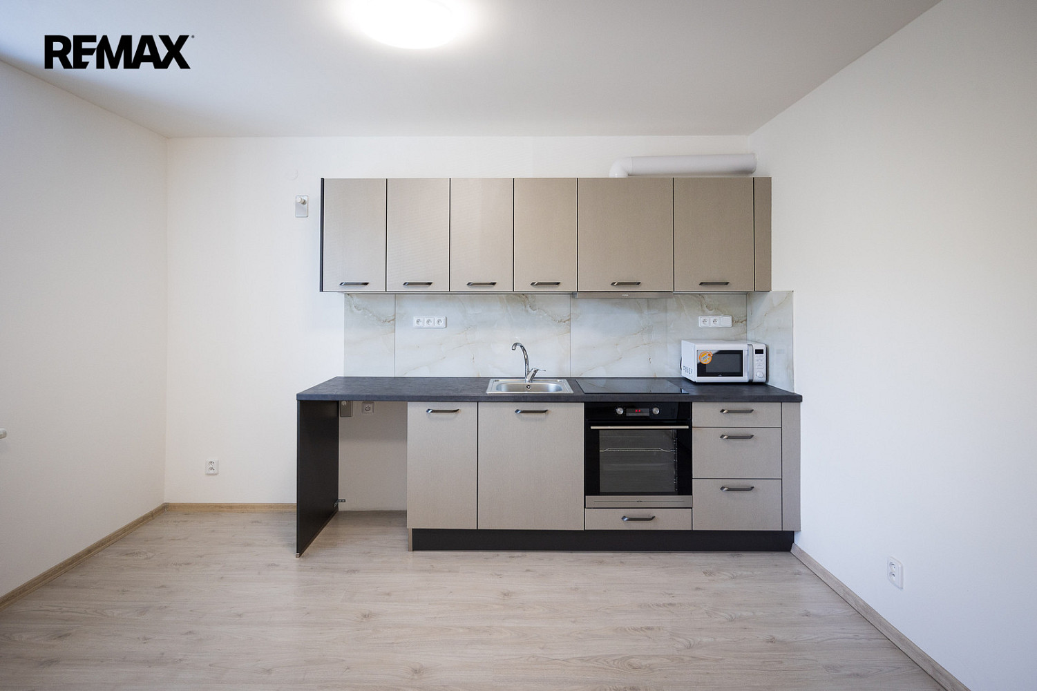 Pronájem bytu 2+kk 39 m² — photo 2