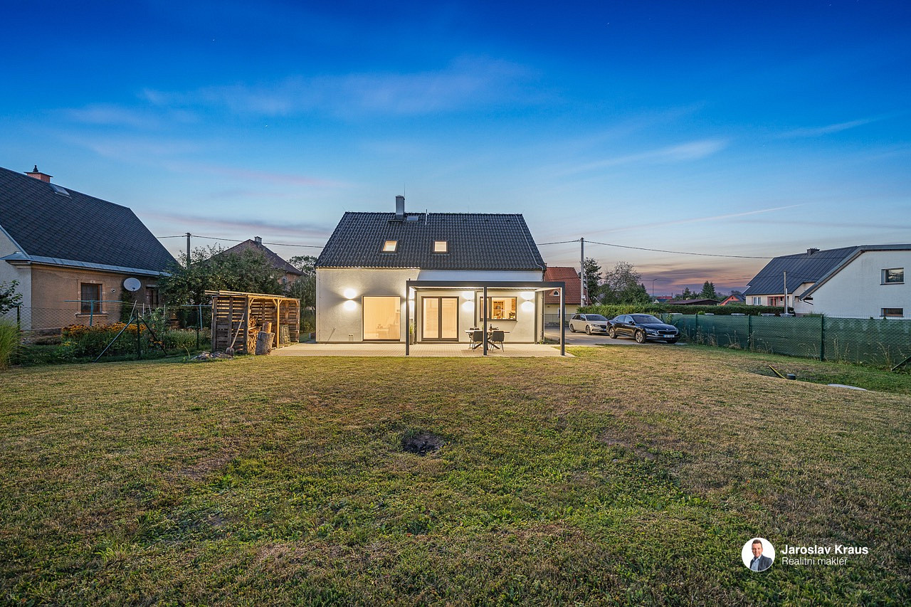 Prodej domu 147 m² s pozemkem 911 m² – fotografie 2