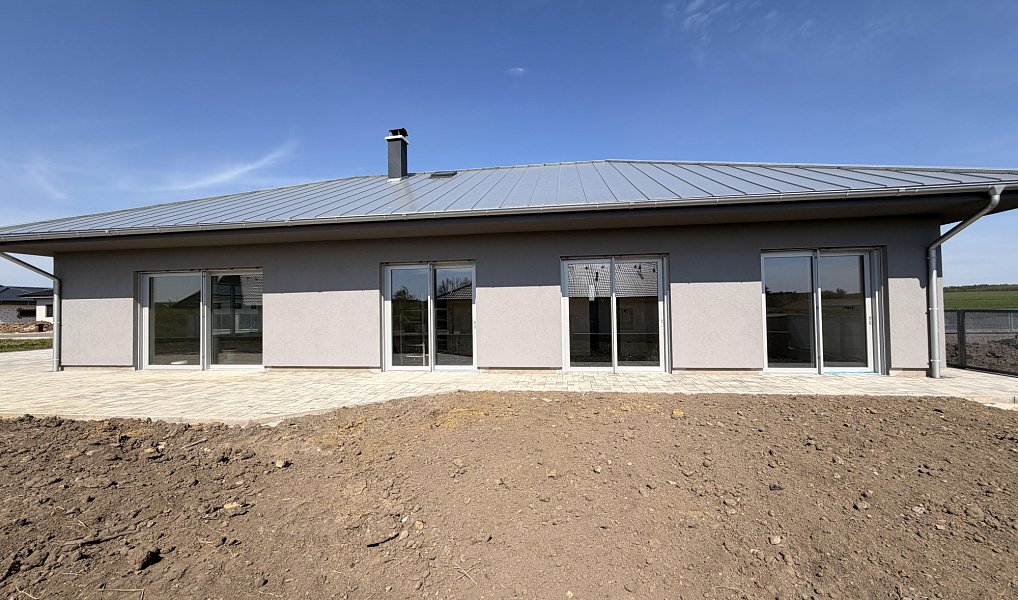 Prodej domu 200 m² s pozemkem 841 m², Sukorady – náhled fotky 3