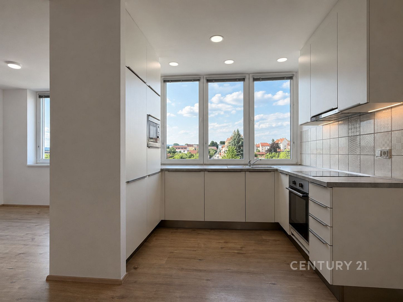 Pronájem bytu 2+kk 43 m² – fotografie 2