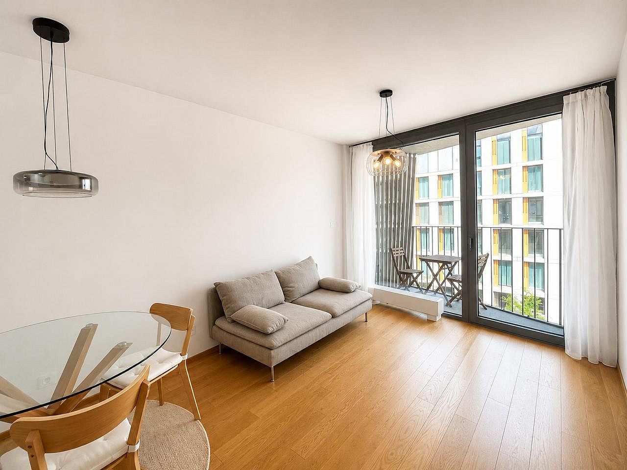Pronájem bytu 2+kk 56 m² – fotografie 2