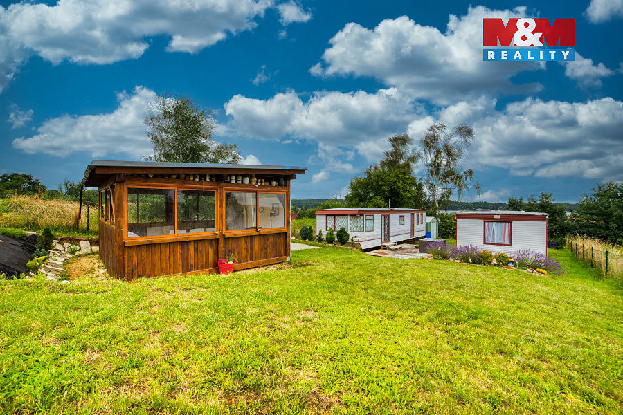 Prodej stavebního pozemku 587 m² – pohled 2