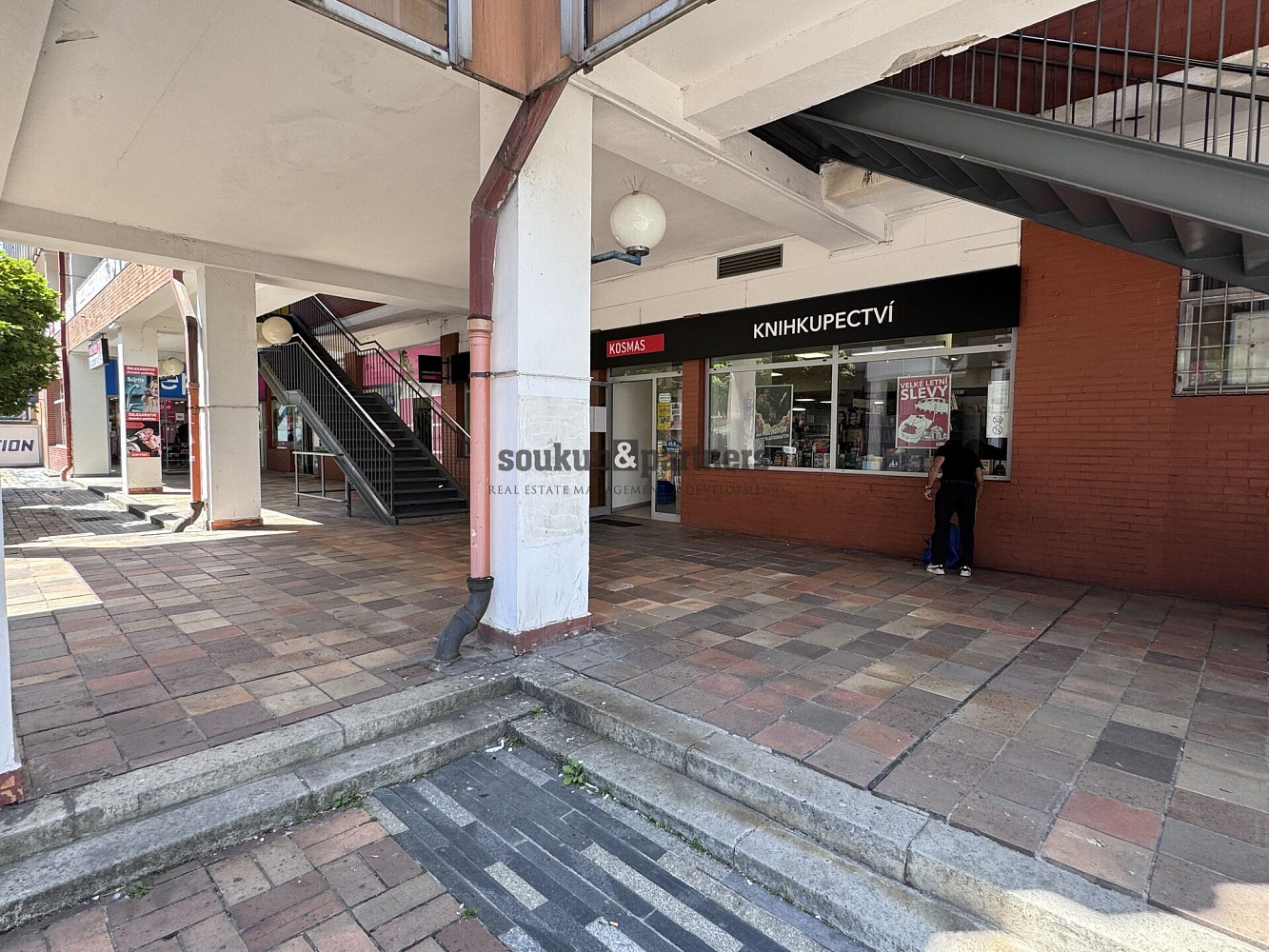 Pronájem obchodních prostor 170 m² – fotografie 4