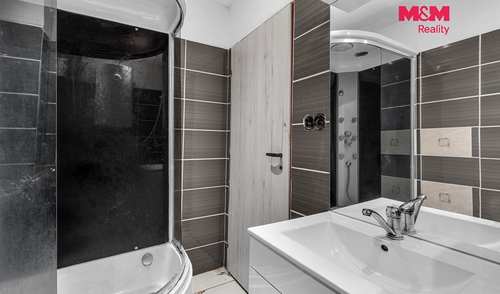 Prodej domu 220 m² s pozemkem 549 m², Luže – náhled fotky 12