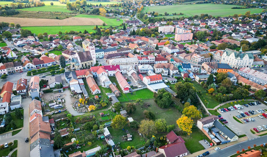 Prodej domu 700 m² s pozemkem 4 338 m², Chlumec nad Cidlinou – náhled fotky 28