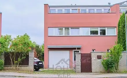 Prodej domu 230 m² s pozemkem 425 m², Hradní, Jenštejn, okres Praha-východ