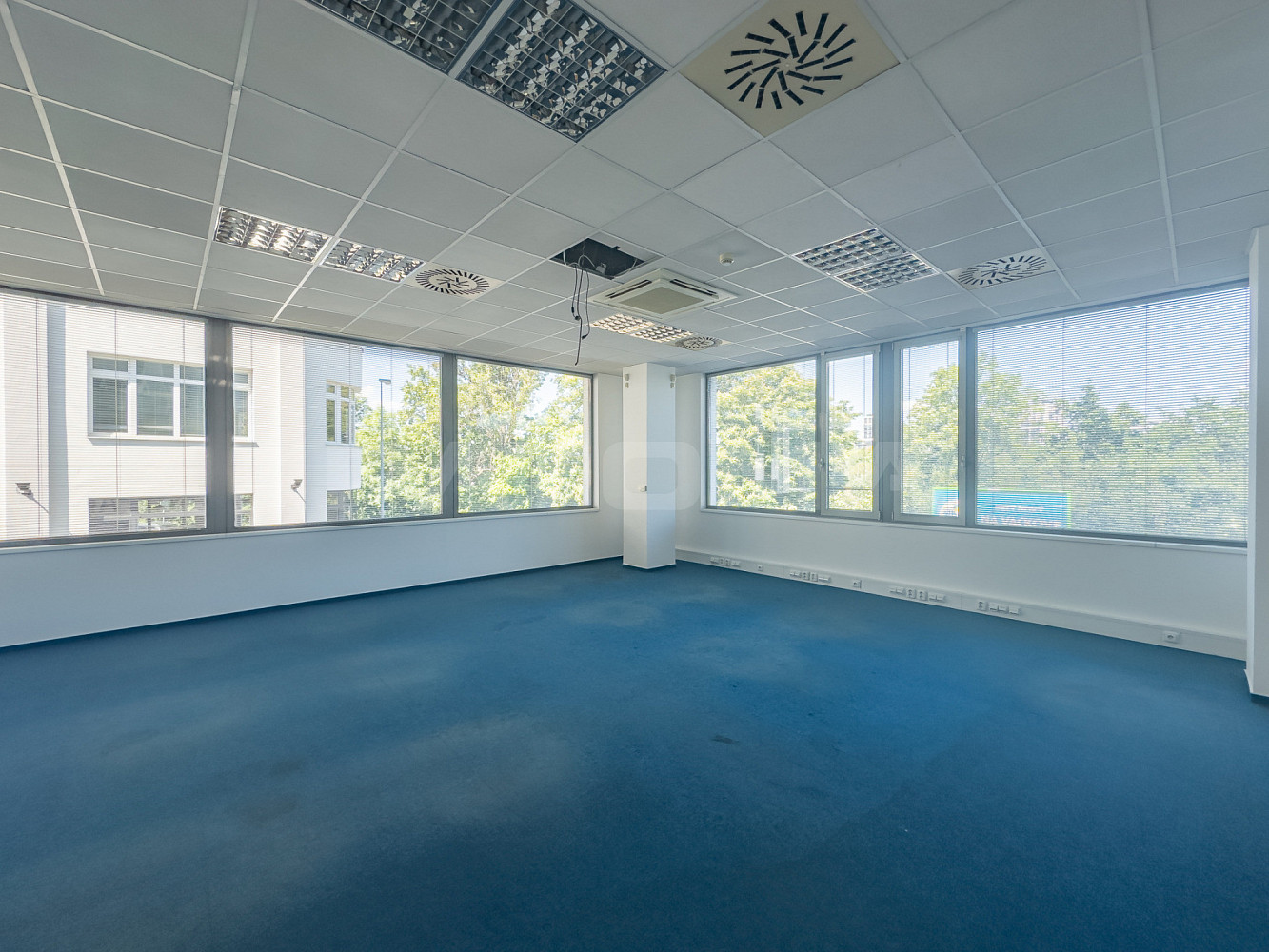 Pronájem kanceláře 184 m² – fotografie 4