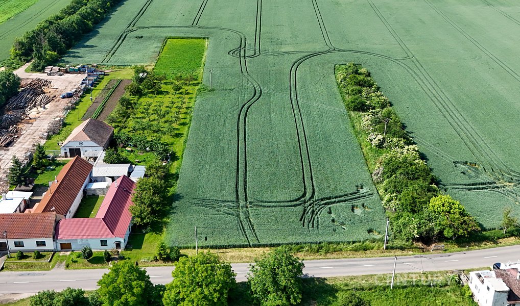 Prodej stavebního pozemku 1 000 m², Znojmo – náhled fotky 12